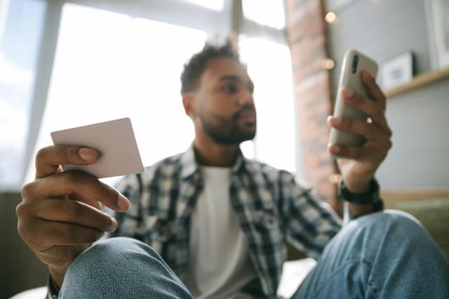 La guerra de las billeteras digitales: cómo Yape, Plin y las cajas municipales aceleran el cambio hacia pagos sin efectivo