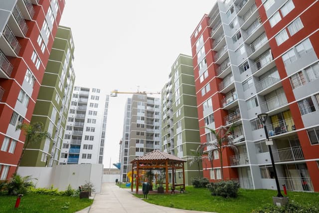 Ingresos en Lima suben 2,6%: construcción lidera el aumento y manufactura retrocede