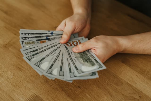 Soles vs. dólares: ¿a cuál de las dos monedas le pones la cinta de capitán en tu fondo de emergencia?